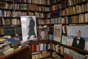 Libreria Umberto Saba, interno. Foto di Saba. Ritratto del poeta fatto dal pittore Bolaffio